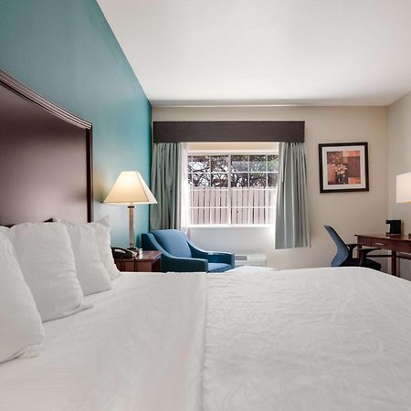 Surestay Plus Hotel By Best Western Топика Экстерьер фото