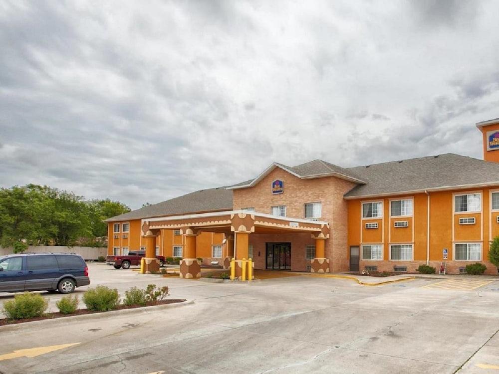 Surestay Plus Hotel By Best Western Топика Экстерьер фото