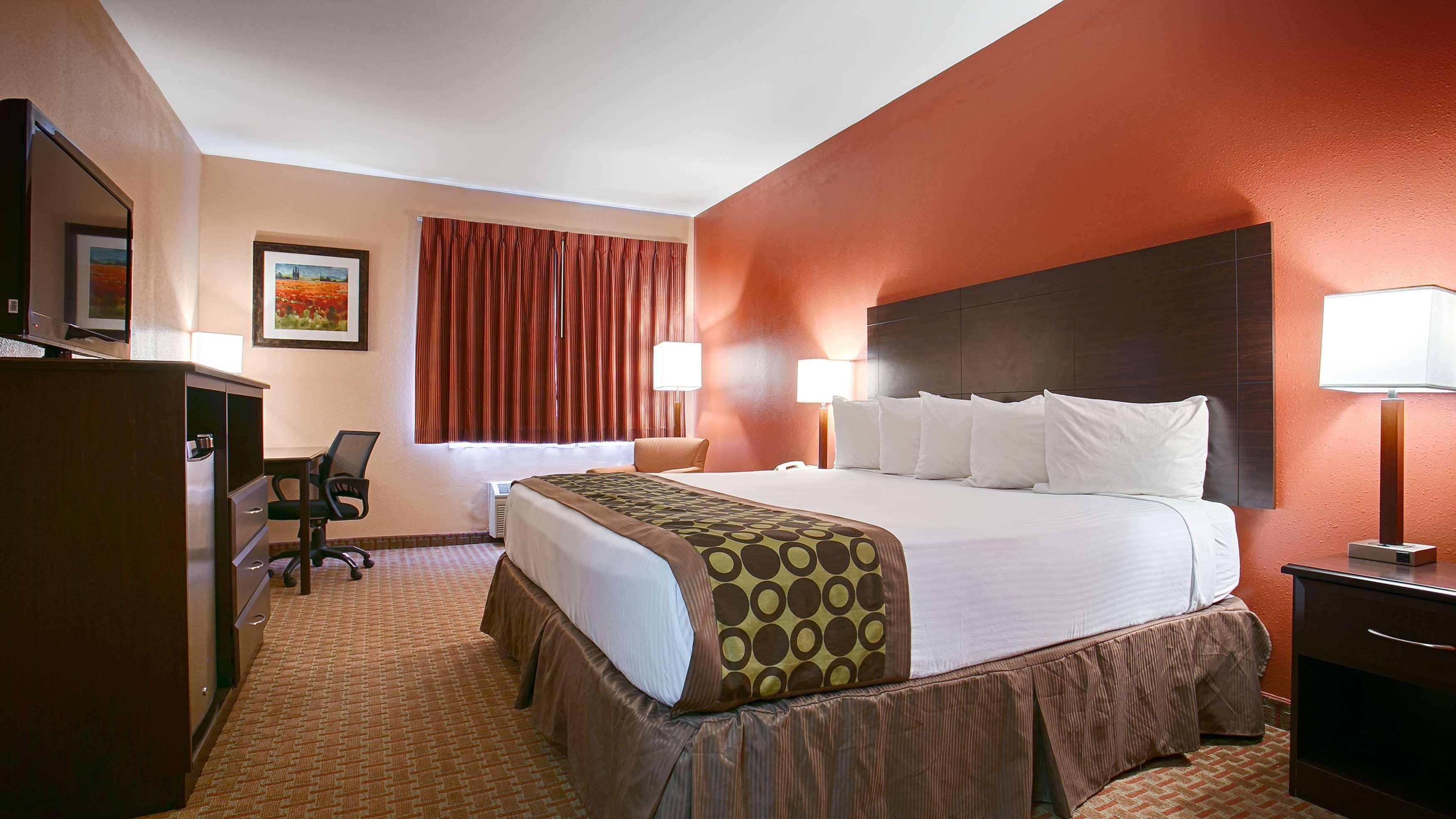 Surestay Plus Hotel By Best Western Топика Экстерьер фото