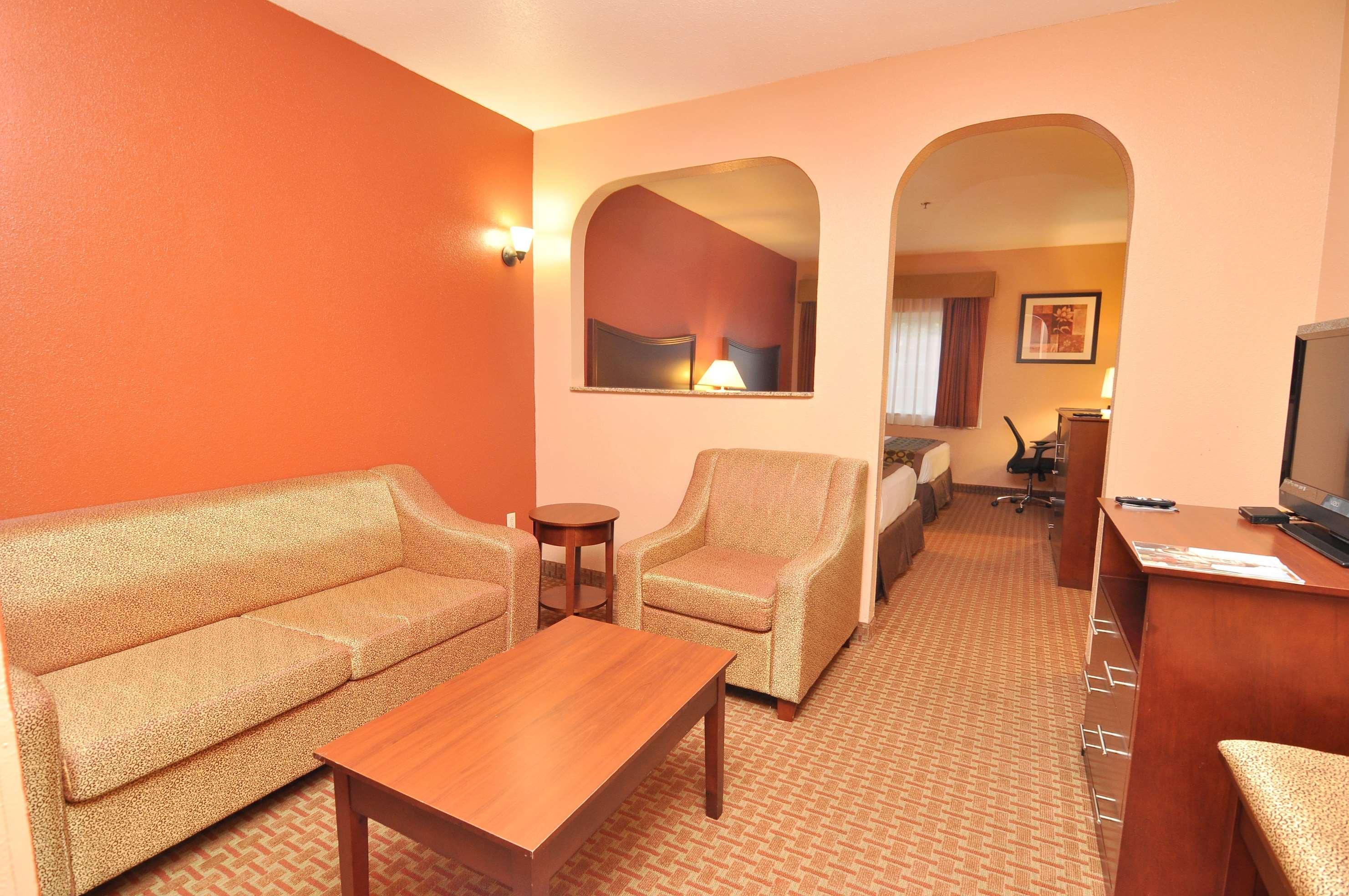 Surestay Plus Hotel By Best Western Топика Экстерьер фото