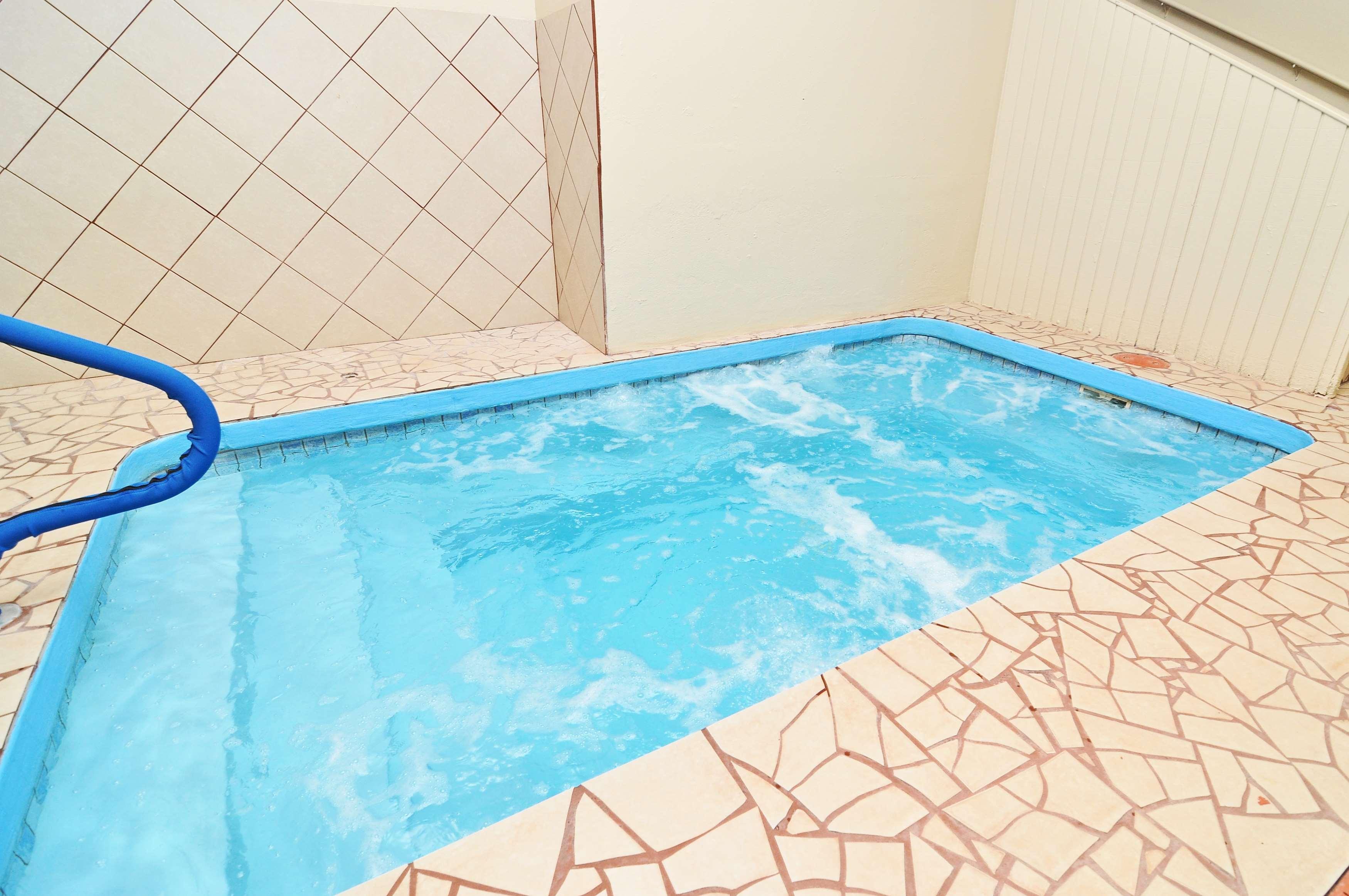 Surestay Plus Hotel By Best Western Топика Экстерьер фото