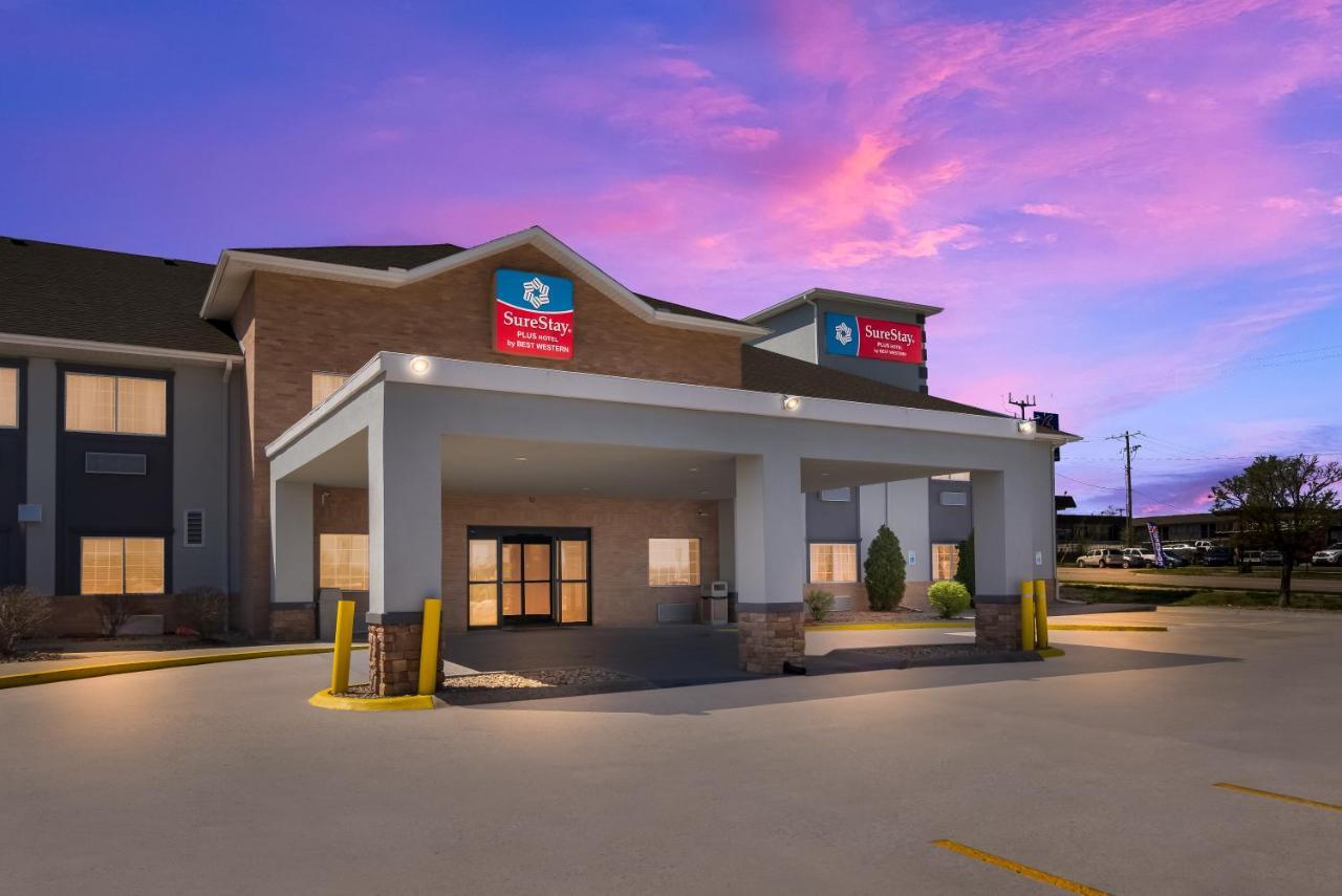 Surestay Plus Hotel By Best Western Топика Экстерьер фото