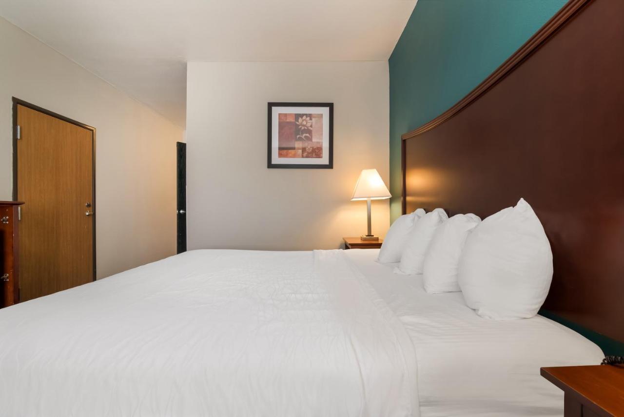 Surestay Plus Hotel By Best Western Топика Экстерьер фото
