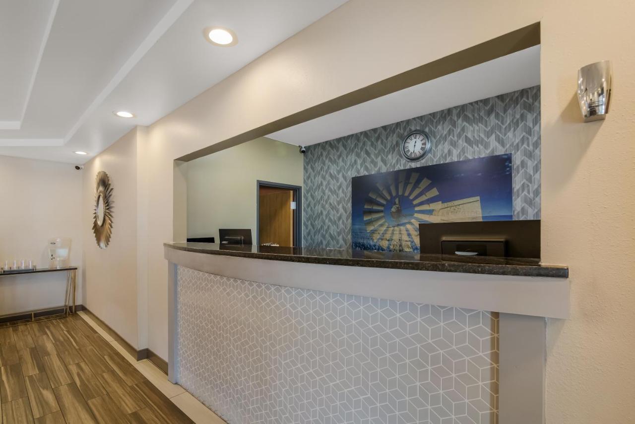 Surestay Plus Hotel By Best Western Топика Экстерьер фото
