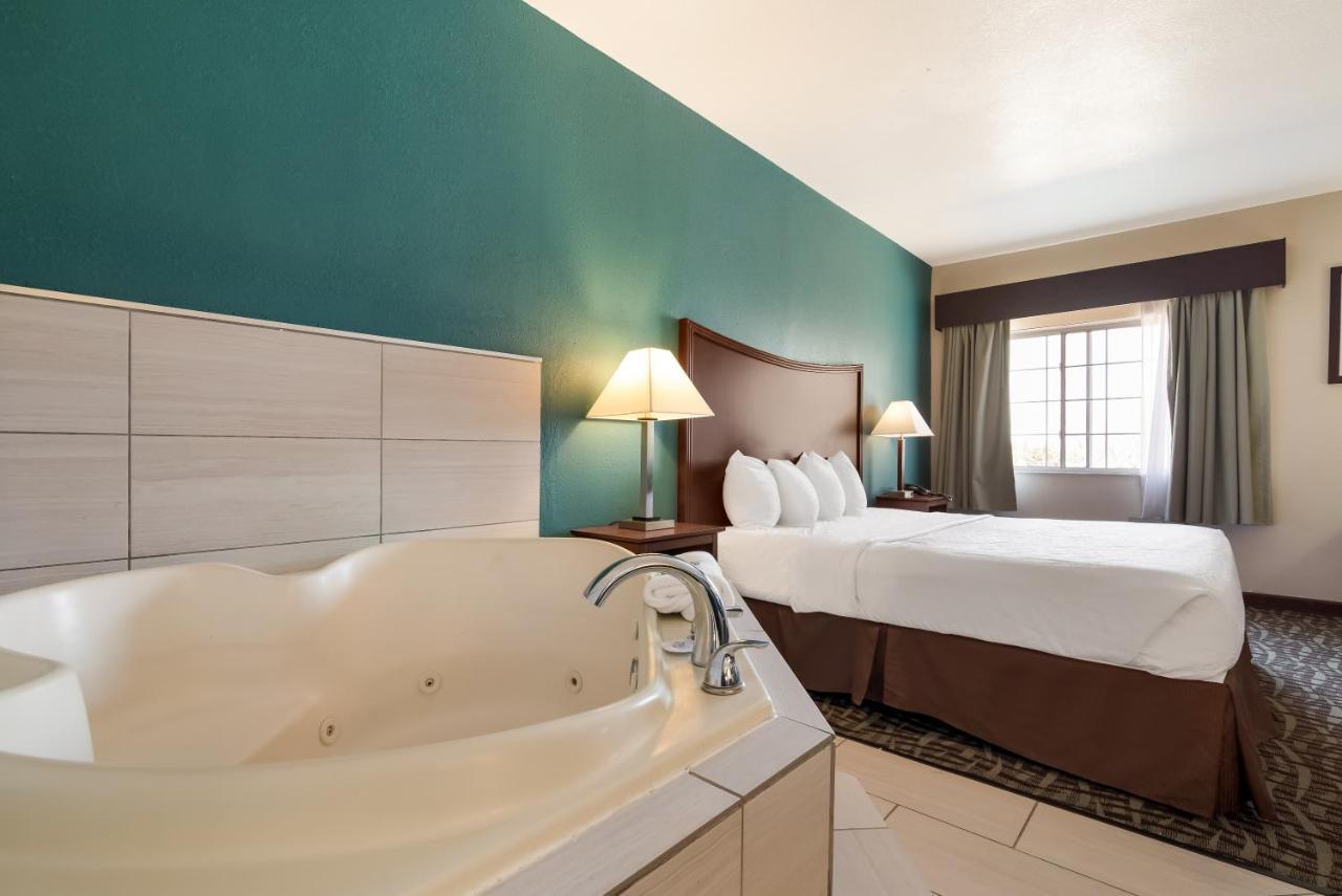 Surestay Plus Hotel By Best Western Топика Экстерьер фото