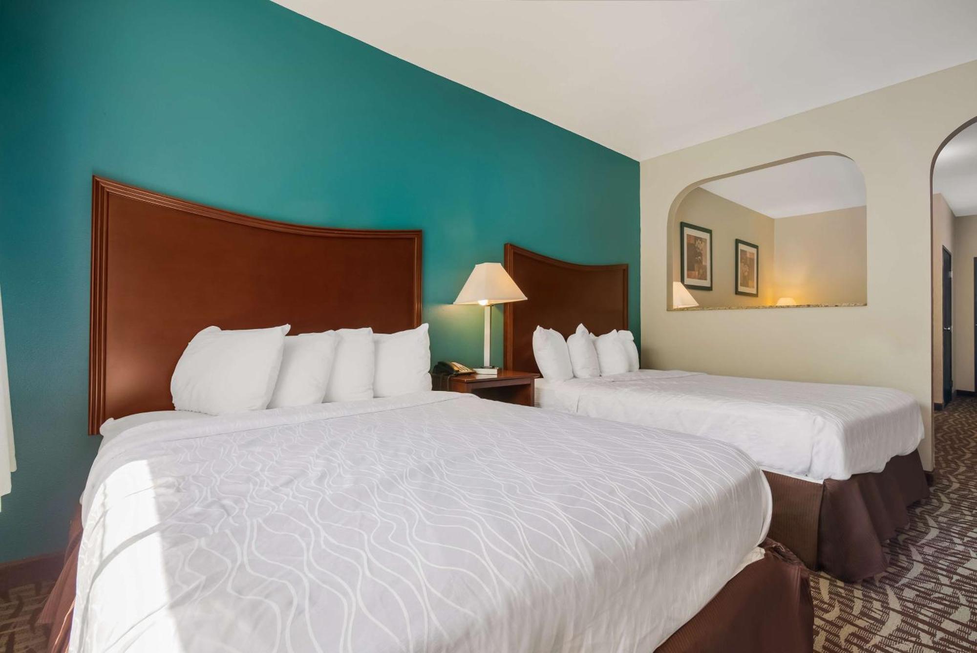 Surestay Plus Hotel By Best Western Топика Экстерьер фото