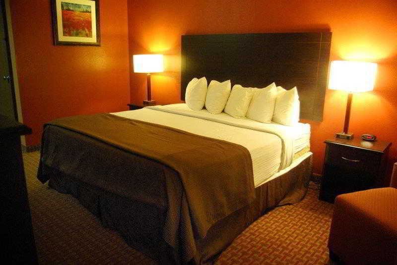 Surestay Plus Hotel By Best Western Топика Экстерьер фото