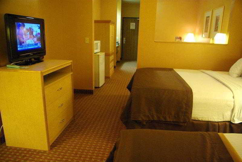 Surestay Plus Hotel By Best Western Топика Экстерьер фото