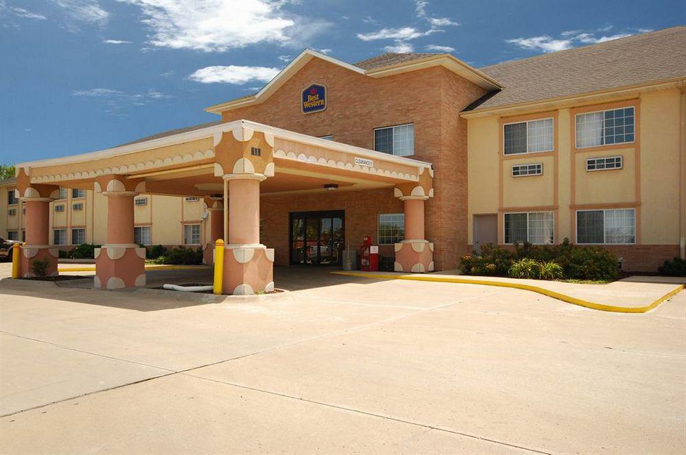 Surestay Plus Hotel By Best Western Топика Экстерьер фото